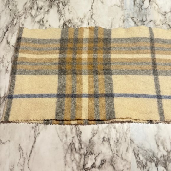 V. FRAAS 100% Cashmere Plaid Scarf - Picture 9 of 10